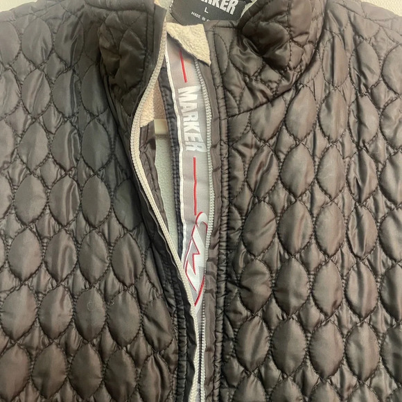 Marker women’s puff quilted vest size large - Picture 3 of 8